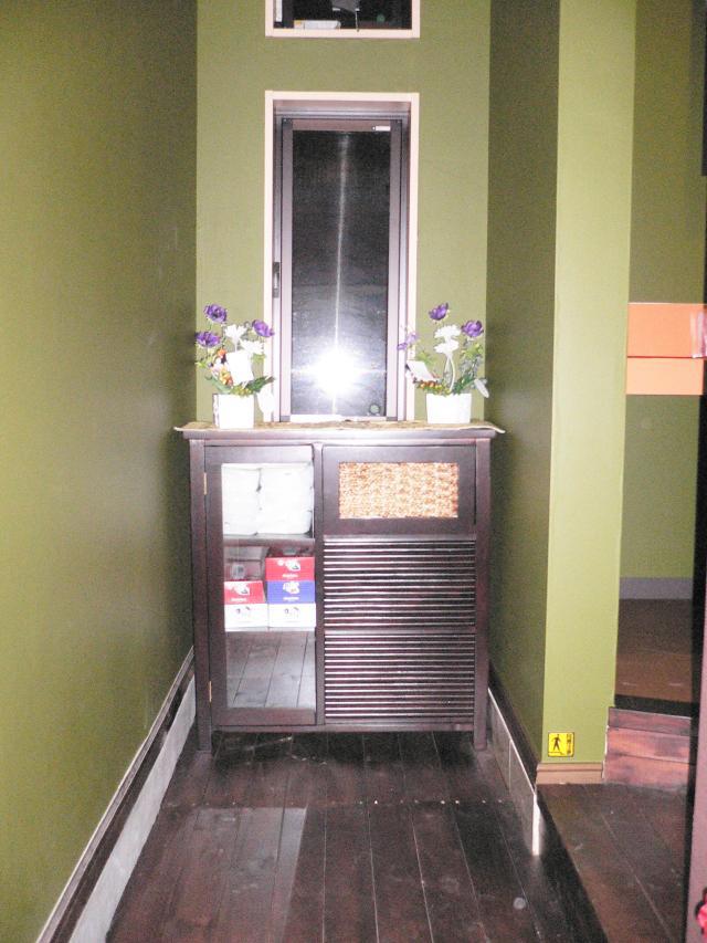 群馬館林　店舗改装デッドスペースには棚を設置